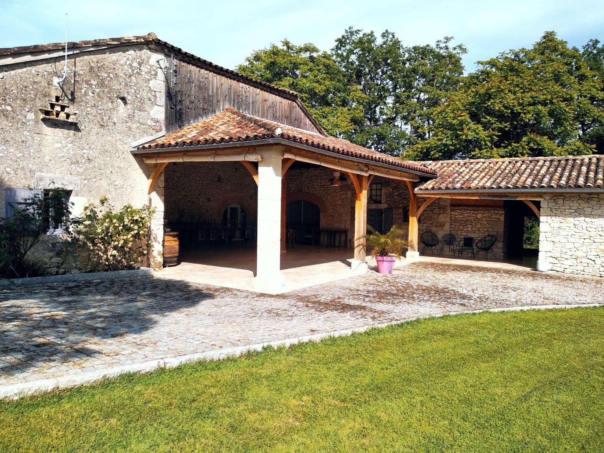 Le Vignal Villa มงฟลองแกง ภายนอก รูปภาพ