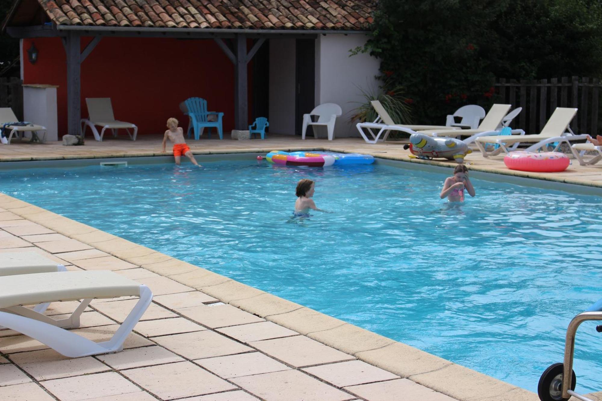 Le Vignal Villa มงฟลองแกง ภายนอก รูปภาพ